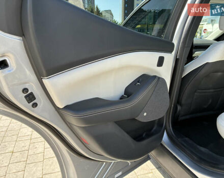 Серый Форд Mustang Mach-E, объемом двигателя 0 л и пробегом 48 тыс. км за 29000 $, фото 25 на Automoto.ua