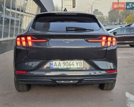Серый Форд Mustang Mach-E, объемом двигателя 0 л и пробегом 48 тыс. км за 26000 $, фото 5 на Automoto.ua