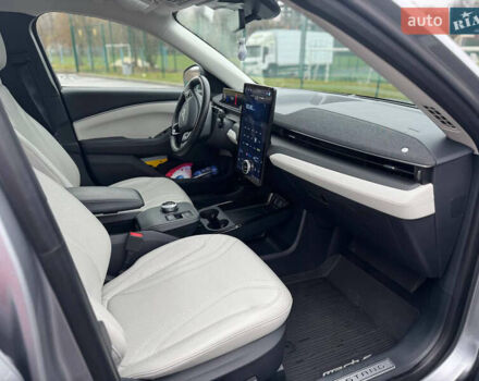 Серый Форд Mustang Mach-E, объемом двигателя 0 л и пробегом 73 тыс. км за 25000 $, фото 5 на Automoto.ua