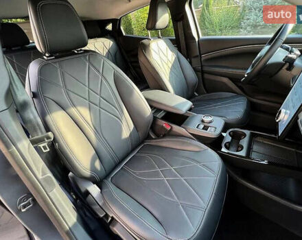 Серый Форд Mustang Mach-E, объемом двигателя 0 л и пробегом 45 тыс. км за 28500 $, фото 23 на Automoto.ua