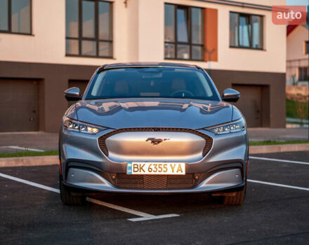 Серый Форд Mustang Mach-E, объемом двигателя 0 л и пробегом 42 тыс. км за 22602 $, фото 3 на Automoto.ua