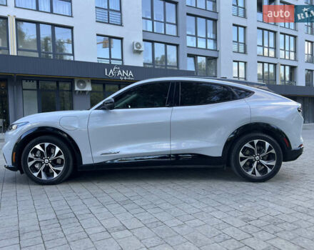 Серый Форд Mustang Mach-E, объемом двигателя 0 л и пробегом 38 тыс. км за 28000 $, фото 6 на Automoto.ua