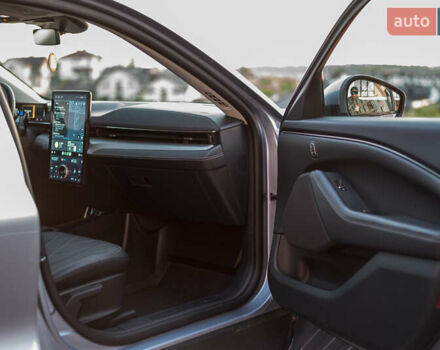 Серый Форд Mustang Mach-E, объемом двигателя 0 л и пробегом 42 тыс. км за 22602 $, фото 17 на Automoto.ua
