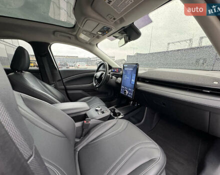 Серый Форд Mustang Mach-E, объемом двигателя 0 л и пробегом 55 тыс. км за 23500 $, фото 62 на Automoto.ua