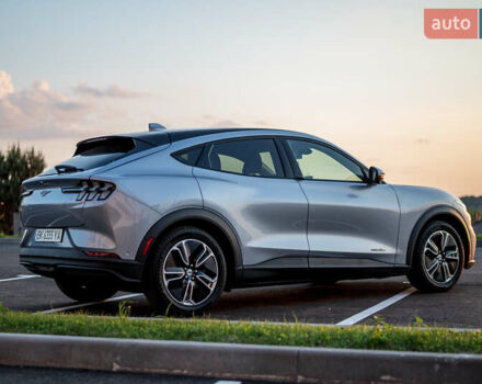 Серый Форд Mustang Mach-E, объемом двигателя 0 л и пробегом 42 тыс. км за 22602 $, фото 5 на Automoto.ua