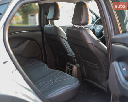 Серый Форд Mustang Mach-E, объемом двигателя 0 л и пробегом 42 тыс. км за 22602 $, фото 21 на Automoto.ua