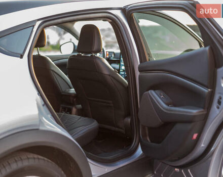 Серый Форд Mustang Mach-E, объемом двигателя 0 л и пробегом 42 тыс. км за 22602 $, фото 20 на Automoto.ua