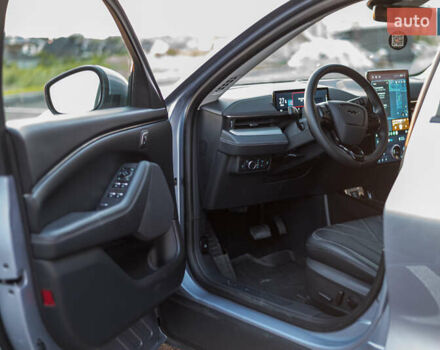 Серый Форд Mustang Mach-E, объемом двигателя 0 л и пробегом 42 тыс. км за 22602 $, фото 23 на Automoto.ua