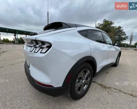 Серый Форд Mustang Mach-E, объемом двигателя 0 л и пробегом 6 тыс. км за 27999 $, фото 6 на Automoto.ua