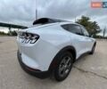 Серый Форд Mustang Mach-E, объемом двигателя 0 л и пробегом 6 тыс. км за 27999 $, фото 6 на Automoto.ua