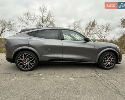 Серый Форд Mustang Mach-E, объемом двигателя 0 л и пробегом 30 тыс. км за 34300 $, фото 4 на Automoto.ua