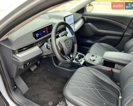 Серый Форд Mustang Mach-E, объемом двигателя 0 л и пробегом 6 тыс. км за 27999 $, фото 36 на Automoto.ua