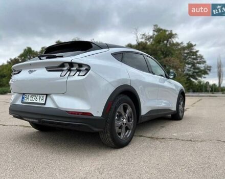 Серый Форд Mustang Mach-E, объемом двигателя 0 л и пробегом 6 тыс. км за 27999 $, фото 17 на Automoto.ua