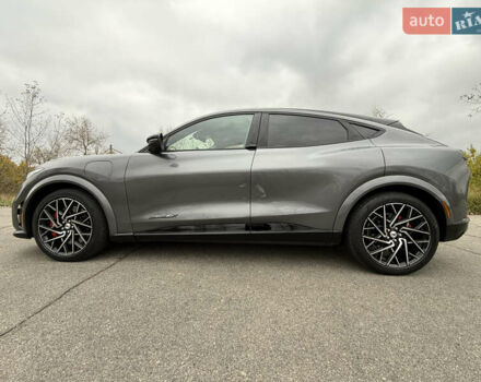 Серый Форд Mustang Mach-E, объемом двигателя 0 л и пробегом 30 тыс. км за 34300 $, фото 7 на Automoto.ua