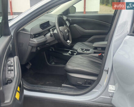 Серый Форд Mustang Mach-E, объемом двигателя 0 л и пробегом 5 тыс. км за 30000 $, фото 9 на Automoto.ua