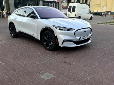 Серый Форд Mustang Mach-E, объемом двигателя 0 л и пробегом 76 тыс. км за 23500 $, фото 1 на Automoto.ua
