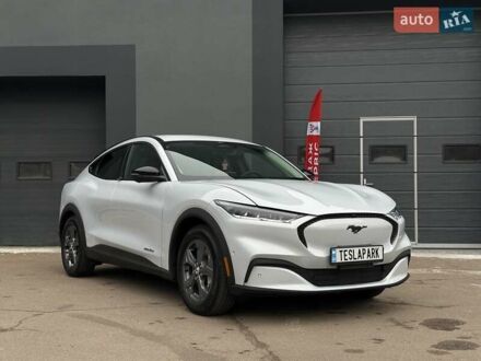 Серый Форд Mustang Mach-E, объемом двигателя 0 л и пробегом 8 тыс. км за 28000 $, фото 1 на Automoto.ua