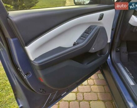 Синий Форд Mustang Mach-E, объемом двигателя 0 л и пробегом 107 тыс. км за 21600 $, фото 10 на Automoto.ua