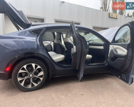 Синий Форд Mustang Mach-E, объемом двигателя 0 л и пробегом 50 тыс. км за 31500 $, фото 24 на Automoto.ua