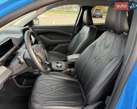 Синий Форд Mustang Mach-E, объемом двигателя 0 л и пробегом 27 тыс. км за 24900 $, фото 15 на Automoto.ua