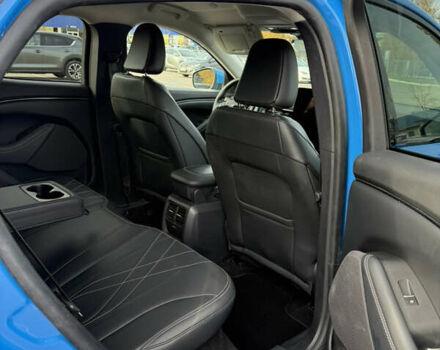 Синий Форд Mustang Mach-E, объемом двигателя 0 л и пробегом 27 тыс. км за 24900 $, фото 18 на Automoto.ua