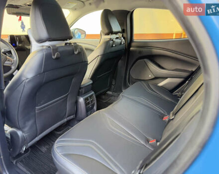 Синий Форд Mustang Mach-E, объемом двигателя 0 л и пробегом 30 тыс. км за 28500 $, фото 38 на Automoto.ua