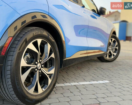 Синий Форд Mustang Mach-E, объемом двигателя 0 л и пробегом 30 тыс. км за 28500 $, фото 9 на Automoto.ua