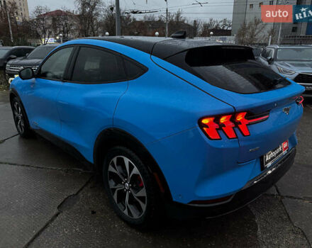 Синий Форд Mustang Mach-E, объемом двигателя 0 л и пробегом 15 тыс. км за 31890 $, фото 4 на Automoto.ua