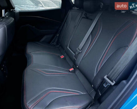 Синий Форд Mustang Mach-E, объемом двигателя 0 л и пробегом 15 тыс. км за 31890 $, фото 33 на Automoto.ua