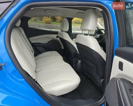 Синий Форд Mustang Mach-E, объемом двигателя 0 л и пробегом 5 тыс. км за 35000 $, фото 5 на Automoto.ua