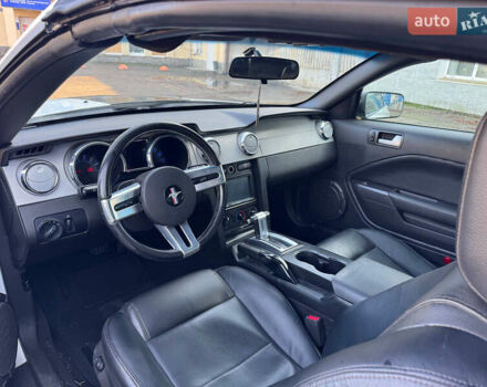 Белый Форд Мустанг, объемом двигателя 4 л и пробегом 123 тыс. км за 9500 $, фото 2 на Automoto.ua