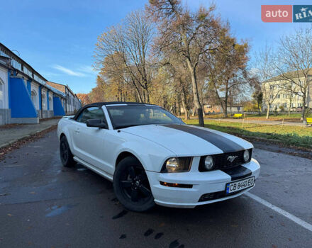 Белый Форд Мустанг, объемом двигателя 4 л и пробегом 123 тыс. км за 9500 $, фото 4 на Automoto.ua