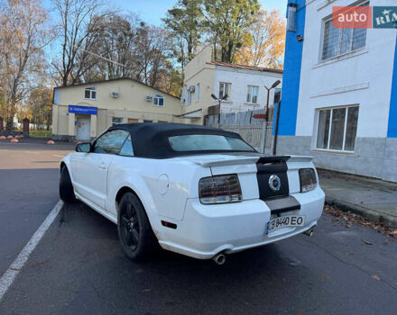 Белый Форд Мустанг, объемом двигателя 4 л и пробегом 123 тыс. км за 9500 $, фото 6 на Automoto.ua