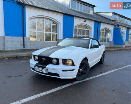 Белый Форд Мустанг, объемом двигателя 4 л и пробегом 123 тыс. км за 9500 $, фото 7 на Automoto.ua