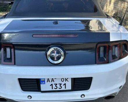 Белый Форд Мустанг, объемом двигателя 3.72 л и пробегом 150 тыс. км за 16400 $, фото 1 на Automoto.ua