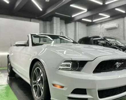 Білий Форд Мустанг, об'ємом двигуна 3.72 л та пробігом 97 тис. км за 17300 $, фото 1 на Automoto.ua