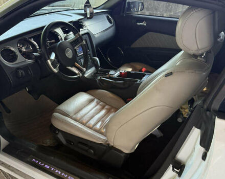 Білий Форд Мустанг, об'ємом двигуна 3.72 л та пробігом 97 тис. км за 17300 $, фото 8 на Automoto.ua