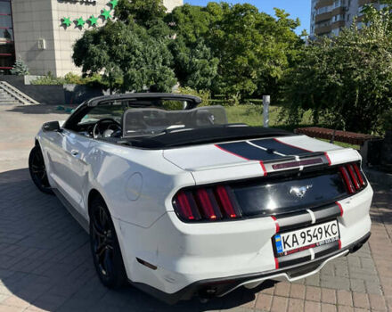 Белый Форд Мустанг, объемом двигателя 2.26 л и пробегом 140 тыс. км за 12444 $, фото 2 на Automoto.ua