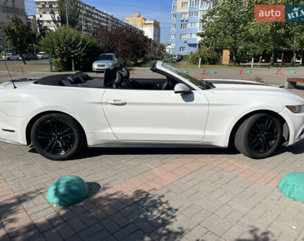 Белый Форд Мустанг, объемом двигателя 2.26 л и пробегом 140 тыс. км за 12444 $, фото 5 на Automoto.ua