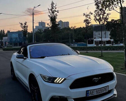 Белый Форд Мустанг, объемом двигателя 2.3 л и пробегом 144 тыс. км за 18000 $, фото 23 на Automoto.ua