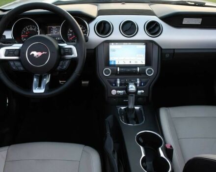 Білий Форд Мустанг, об'ємом двигуна 2.3 л та пробігом 65 тис. км за 4700 $, фото 17 на Automoto.ua