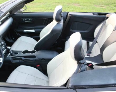 Білий Форд Мустанг, об'ємом двигуна 2.3 л та пробігом 65 тис. км за 4700 $, фото 16 на Automoto.ua