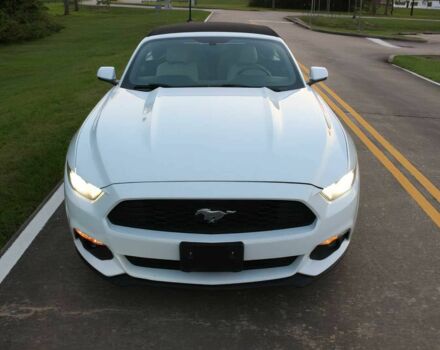 Білий Форд Мустанг, об'ємом двигуна 2.3 л та пробігом 65 тис. км за 4700 $, фото 2 на Automoto.ua