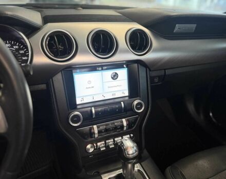 Белый Форд Мустанг, объемом двигателя 2.3 л и пробегом 35 тыс. км за 3200 $, фото 5 на Automoto.ua