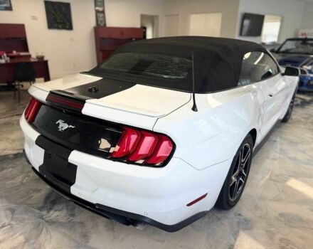 Белый Форд Мустанг, объемом двигателя 2.3 л и пробегом 35 тыс. км за 3200 $, фото 7 на Automoto.ua