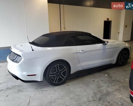 Белый Форд Мустанг, объемом двигателя 2.3 л и пробегом 115 тыс. км за 6600 $, фото 9 на Automoto.ua