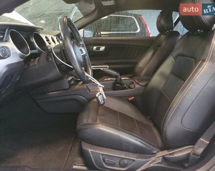 Белый Форд Мустанг, объемом двигателя 2.3 л и пробегом 115 тыс. км за 6600 $, фото 5 на Automoto.ua