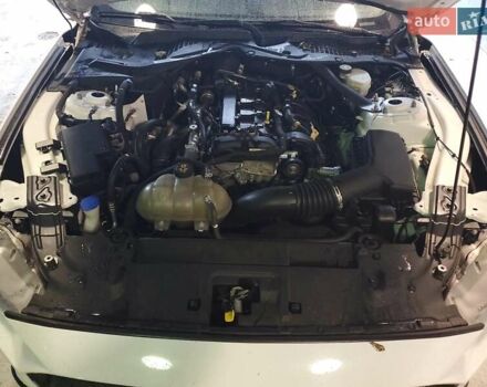 Белый Форд Мустанг, объемом двигателя 2.3 л и пробегом 115 тыс. км за 6600 $, фото 1 на Automoto.ua