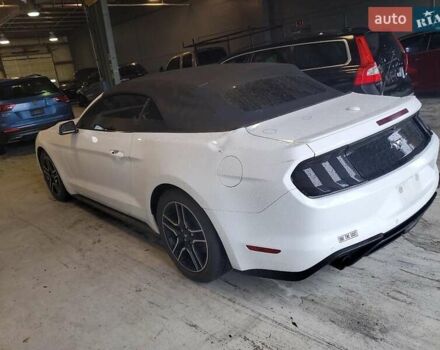 Белый Форд Мустанг, объемом двигателя 2.3 л и пробегом 115 тыс. км за 6600 $, фото 10 на Automoto.ua