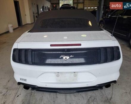 Белый Форд Мустанг, объемом двигателя 2.3 л и пробегом 115 тыс. км за 6600 $, фото 6 на Automoto.ua